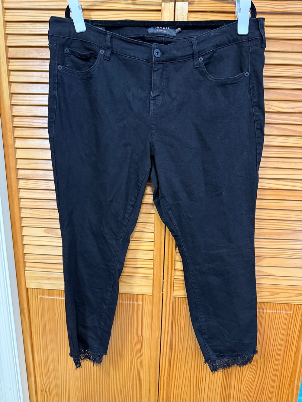 torrid Black Ankle Cropped acid washed Jeans with Lace Hem
